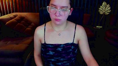 Livia_Shy live cam on Cam4