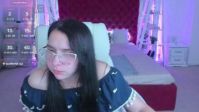 Livia_Shy live cam on Cam4
