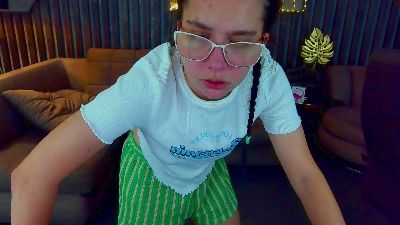 Livia_Shy live cam on Cam4