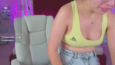 Livia_Shy live cam on Cam4