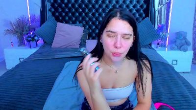 Livia_Shy live cam on Cam4