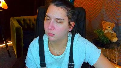 Livia_Shy live cam on Cam4