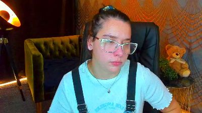 Livia_Shy live cam on Cam4