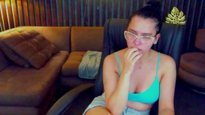 Livia_Shy live cam on Cam4