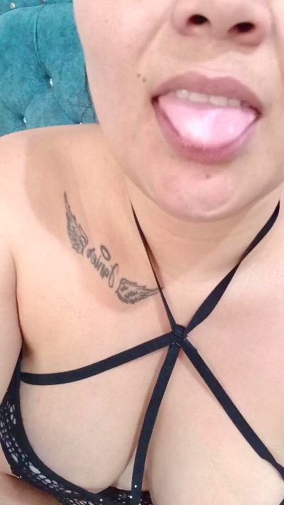 Lizeth234 live cam on Cam4