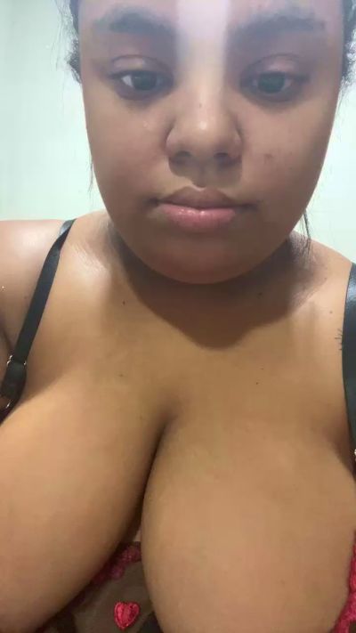 Lizinhasafadinh live cam on Cam4