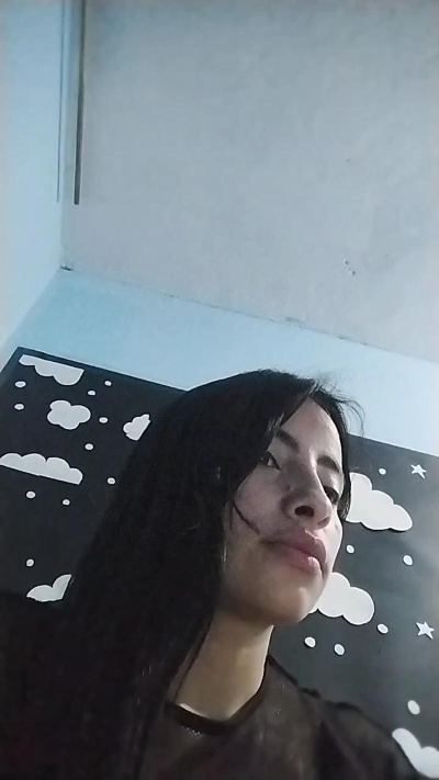 Lizz_99 live cam on Cam4