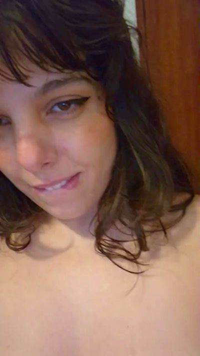 LizzieBlack live cam on Cam4