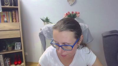 Lizzy_Femme live cam on Cam4