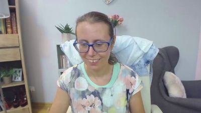 Lizzy_Femme live cam on Cam4