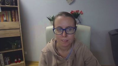 Lizzy_Femme live cam on Cam4