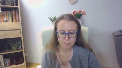 Lizzy_Femme live cam on Cam4