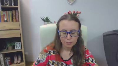 Lizzy_Femme live cam on Cam4