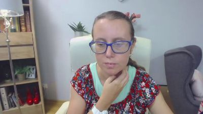 Lizzy_Femme live cam on Cam4
