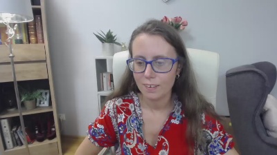 Lizzy_Femme live cam on Cam4