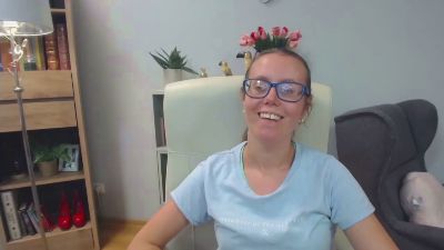 Lizzy_Femme live cam on Cam4
