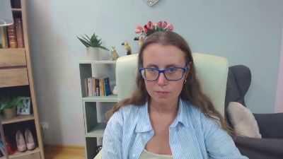 Lizzy_Femme live cam on Cam4
