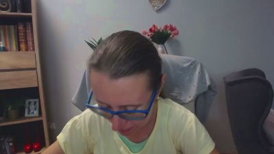 Lizzy_Femme live cam on Cam4