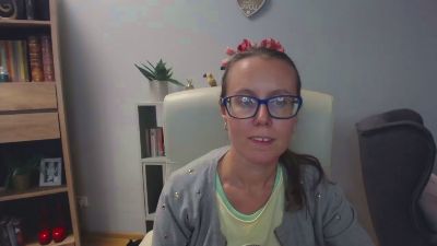 Lizzy_Femme live cam on Cam4