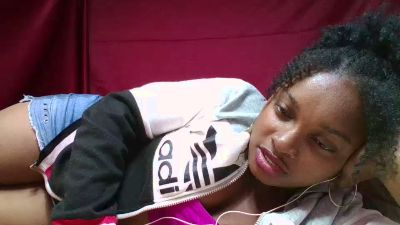 Llenneh99 live cam on Cam4