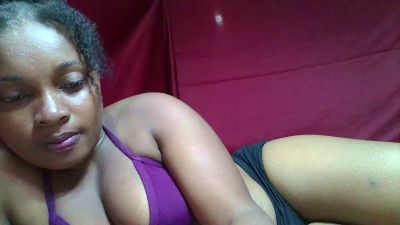 Llenneh99 live cam on Cam4