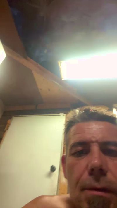 Llewellynlee live cam on Cam4