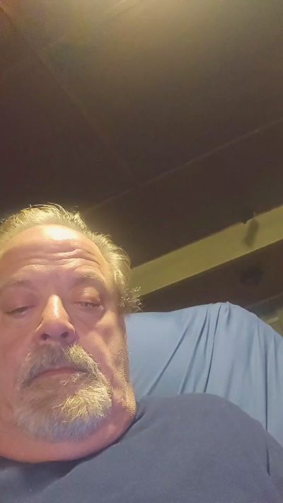 Lluucckkyy6381 live cam on Cam4