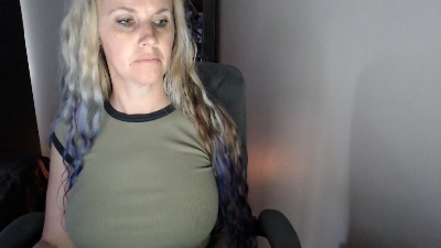 LoVe_On live cam on Cam4