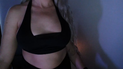 LoVe_On live cam on Cam4