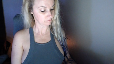 LoVe_On live cam on Cam4