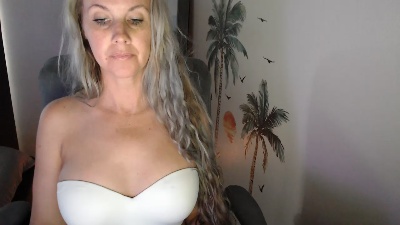 LoVe_On live cam on Cam4