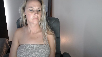 LoVe_On live cam on Cam4