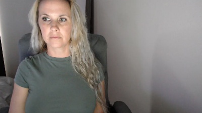 LoVe_On live cam on Cam4