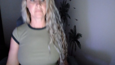 LoVe_On live cam on Cam4