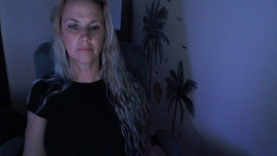 LoVe_On live cam on Cam4