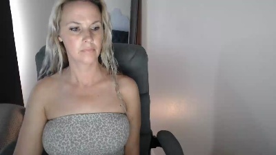 LoVe_On live cam on Cam4