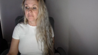 LoVe_On live cam on Cam4