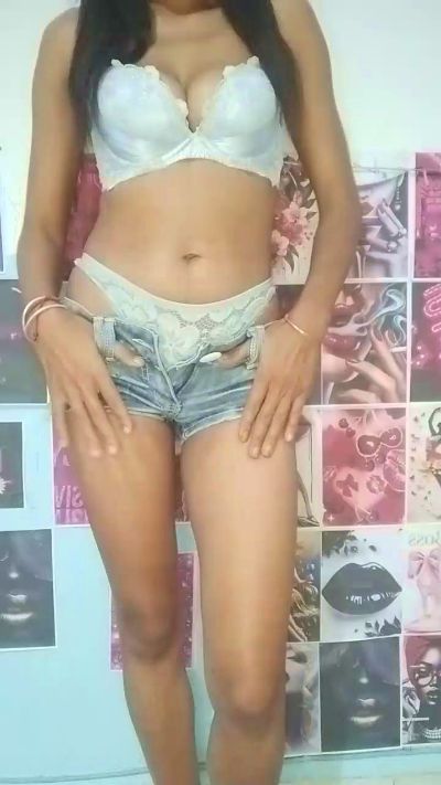Loana007 live cam on Cam4
