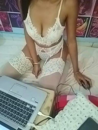 Loana007 live cam on Cam4
