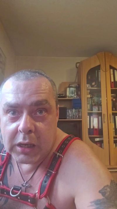 Locked_slave44 live cam on Cam4