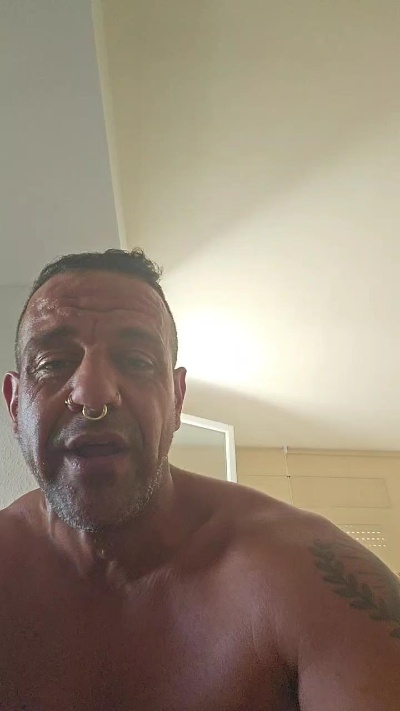 LoganBcn1983 live cam on Cam4