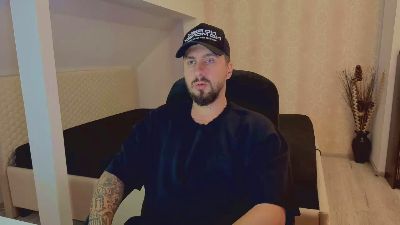 LoganStroud live cam on Cam4