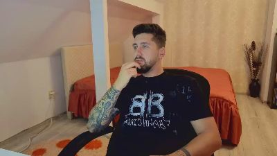 LoganStroud live cam on Cam4