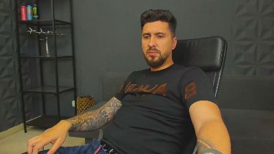 LoganStroud live cam on Cam4