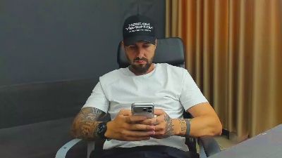 LoganStroud live cam on Cam4