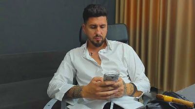 LoganStroud live cam on Cam4