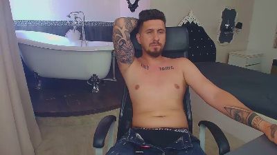 LoganStroud live cam on Cam4