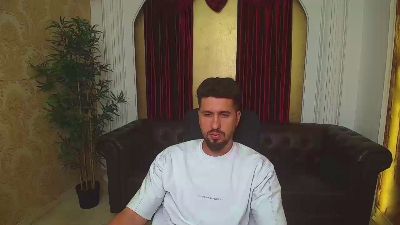 LoganStroud live cam on Cam4