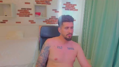 LoganStroud live cam on Cam4