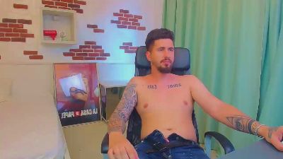 LoganStroud live cam on Cam4